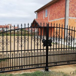 kovana kapija sa siljcima