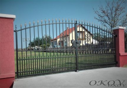 Kovana kapija sa šiljcima 33 Kovana kapija sa šiljcima 33